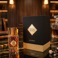 Frasco de perfume Royal Blend Bourbon da Luxos do Oriente, extrato de parfum com embalagem elegante e detalhes dourados.
