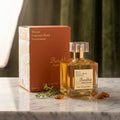 Fragrância Barakkat Aqua Aevum Eau de Parfum da Fragrance World, embalagem elegante com frasco de perfume.