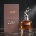 Fragrância Luxos do Oriente Scandant By Night Eau de Parfum, embalagem original, destaque para o frasco elegante e design sofisticado