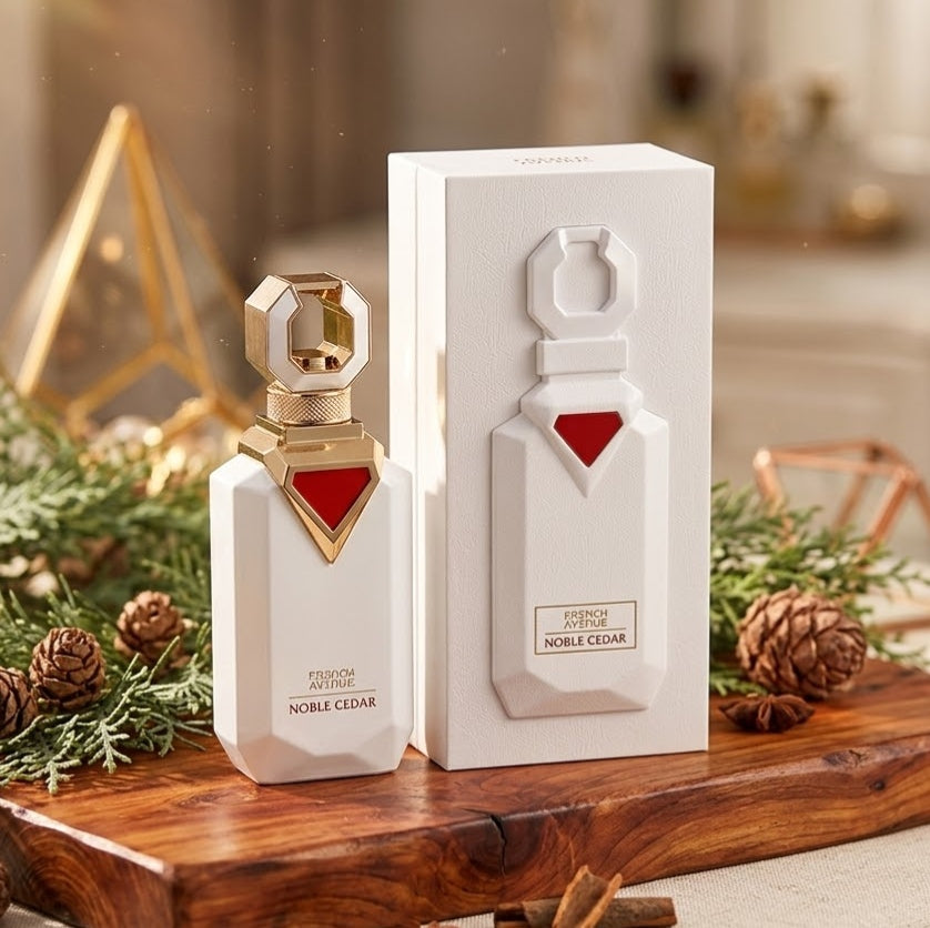 Frasco de perfume Noble Cedar da Luxos do Oriente, Extrait de Parfums French Avenue, com design elegante e rótulo.