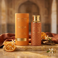 Eau de Parfum Monarch da Maison Asrar, fragrância elegante e sofisticada, apresentada em frasco de vidro com detalhes dourados.