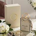 Frasco de perfume Eau de Parfum Runway Girl da Maison Asrar, fragrância delicada e elegante, embalagem moderna e sofisticada.