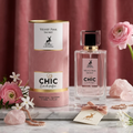 Frasco de Eau de Parfum Chic Velvet Pink Secret da Maison Alhambra, com design elegante em vidro rosa e detalhes dourados.